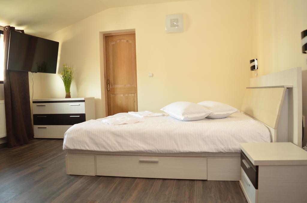 Casa Remo - Guesthouse Turda Esterno foto