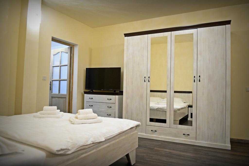Casa Remo - Guesthouse Turda Esterno foto