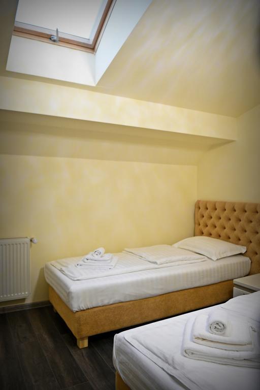 Casa Remo - Guesthouse Turda Esterno foto