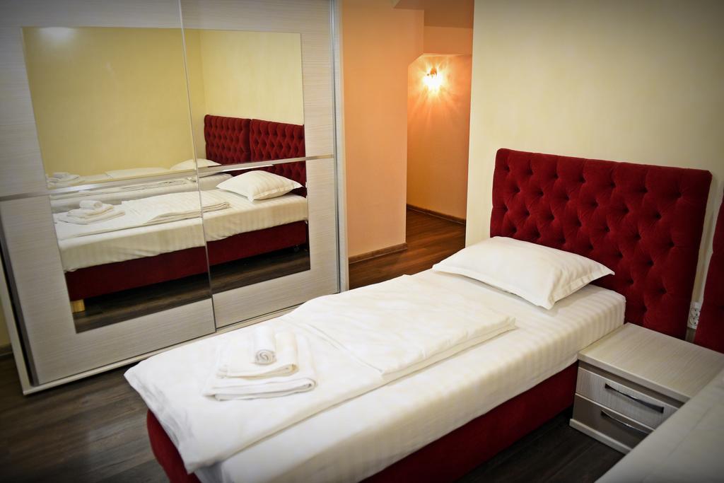 Casa Remo - Guesthouse Turda Esterno foto